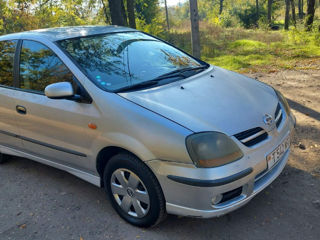 Nissan Almera Tino foto 2