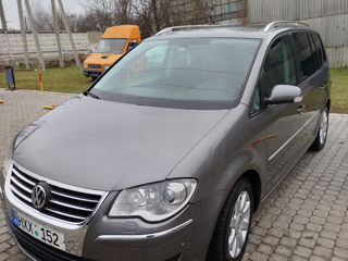 Volkswagen Touran foto 2