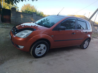 Ford Fiesta foto 10