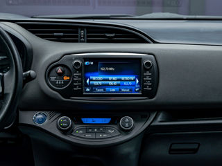 Toyota Yaris фото 11