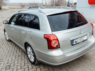 Toyota Avensis foto 4