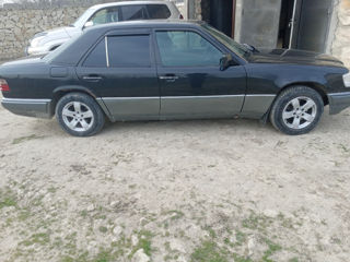 Mercedes Series (W124) foto 2