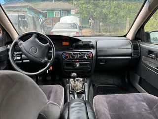 Opel Omega foto 3