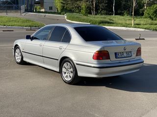 BMW 5 Series foto 3