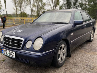 Mercedes E-Class foto 1