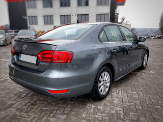 Volkswagen Jetta foto 2