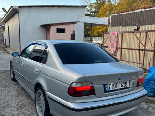 BMW 5 Series foto 2