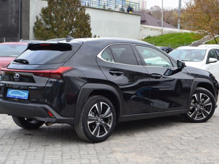 Lexus UX foto 2