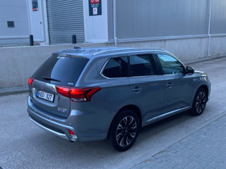 Mitsubishi Outlander foto 2