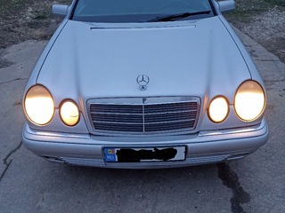 Mercedes E-Class foto 3