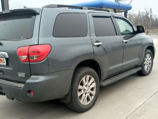 Toyota Sequoia foto 4