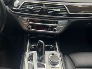 BMW 7 Series foto 8