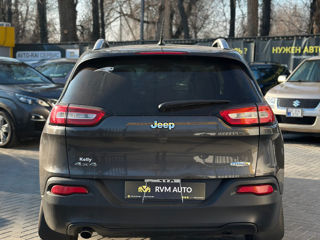 Jeep Cherokee foto 5