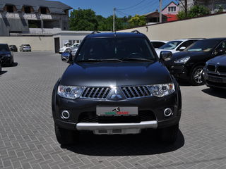 Mitsubishi Pajero Sport foto 2