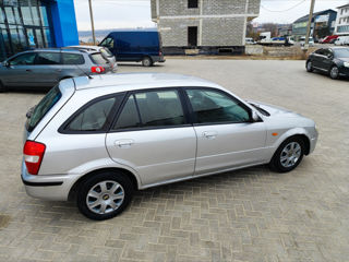 Mazda 323 foto 3