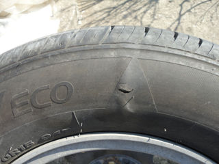 Две летние шины 205х70R15 96T Hankook Kinergy.Цена 1000+600=1600лей.(одна шина имеет боковой прокол)