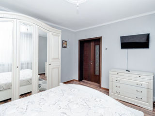 Casa in 2 nivele Ialoveni,5 camere+ living 193m.p +14 soti.