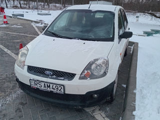 Ford Fiesta foto 10