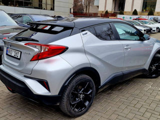 Toyota C-HR foto 2