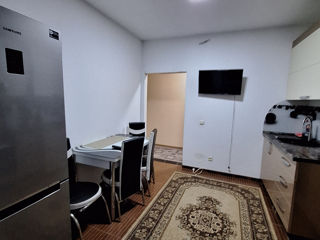 Apartament cu 2 camere, 70 m², Botanica, Chișinău foto 2