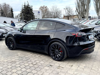 Tesla Model Y foto 3