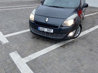 Renault Grand Scenic foto 2