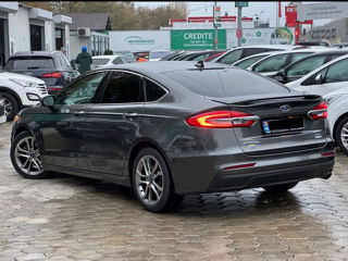 Ford Fusion foto 2