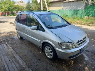 Opel Zafira foto 1