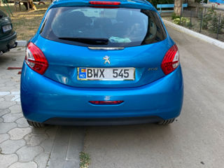 Peugeot 208 foto 2