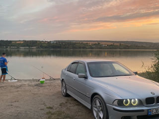 BMW 5 Series foto 4