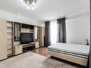 Apartament cu 2 camere, 100 m², Centru, Chișinău foto 1