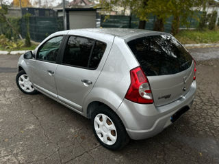 Dacia Sandero foto 2