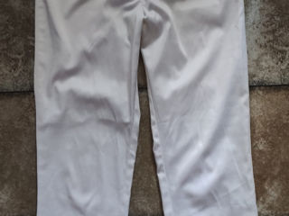 белые брюки и джинсы