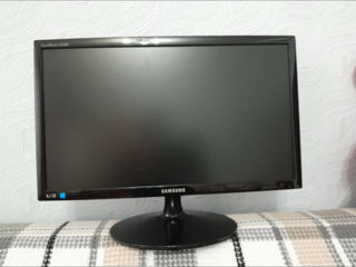 Vând monitor.