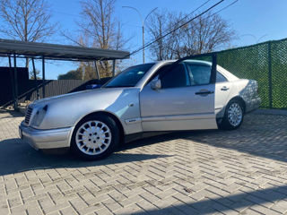 Mercedes E-Class foto 2