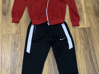 Costum Nike foto 1