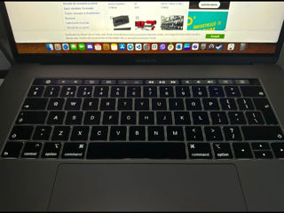 MacBook Pro 15in 2018 foto 3