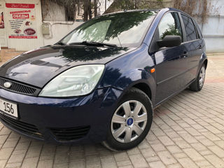 Ford Fiesta foto 1