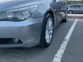 BMW 5 Series foto 2