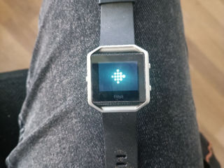 Продам FitBit Blaze