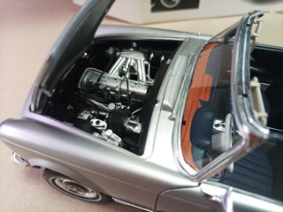 модель Mercedes 280SL 1:18 foto 6