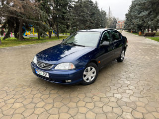 Toyota Avensis foto 4