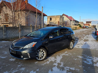 Toyota Prius v