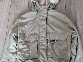 Продается новая стильная куртка "Bershka", размер XS - 400 лей.