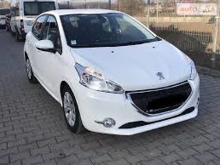 Peugeot 208 foto 2