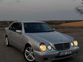 Mercedes E-Class foto 1