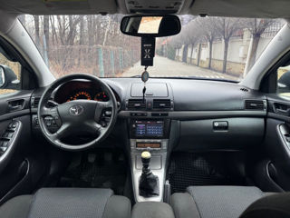 Toyota Avensis foto 10