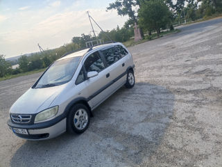 Opel Zafira foto 1