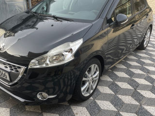 Peugeot 208 foto 4