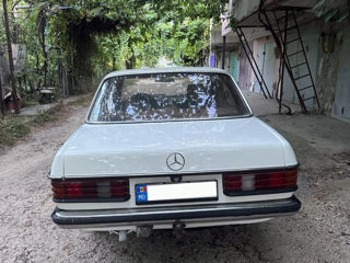 Mercedes Series (W123) foto 3